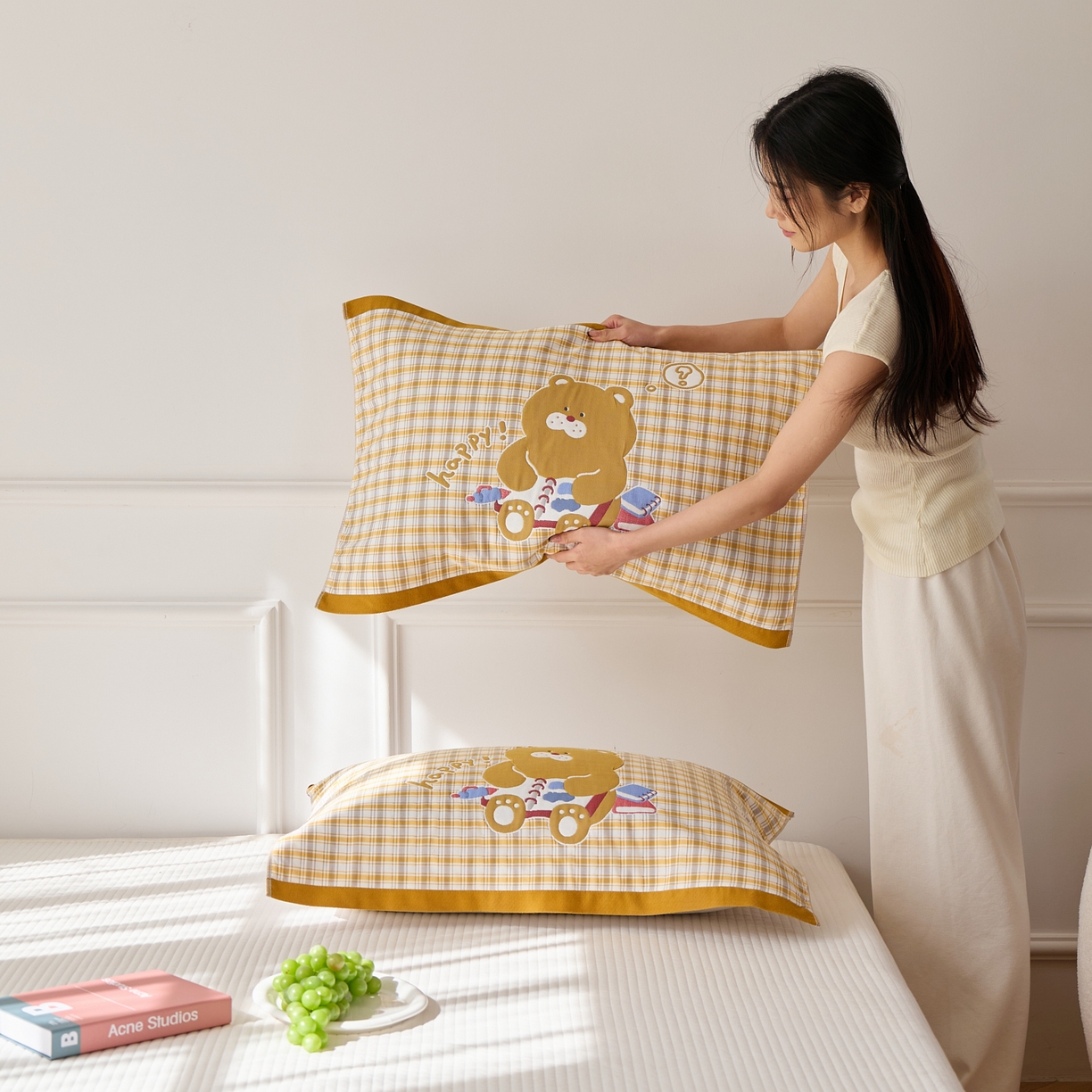 91家纺网 家纺一手货源 找家纺 沐瑟家纺 2025新款卡通格子纯棉八层枕巾（含质检报告） 小黄熊