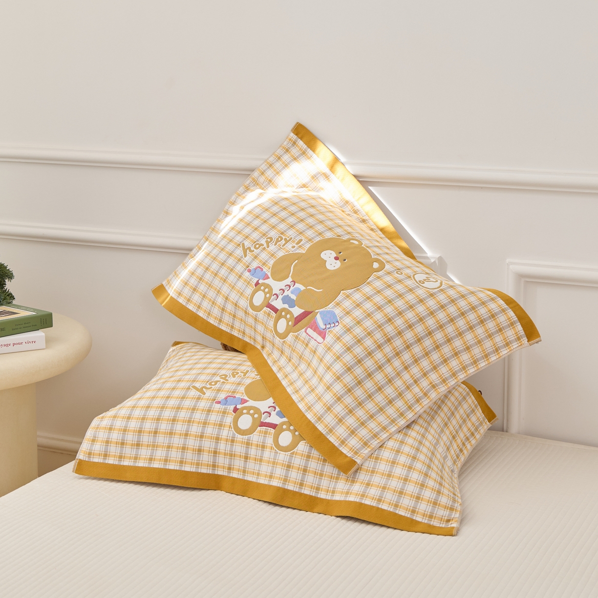 91家纺网 家纺一手货源 找家纺 沐瑟家纺 2025新款卡通格子纯棉八层枕巾（含质检报告） 小黄熊