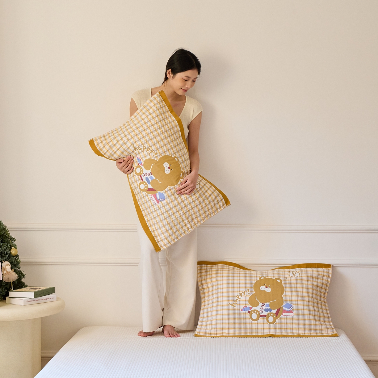 91家纺网 家纺一手货源 找家纺 沐瑟家纺 2025新款卡通格子纯棉八层枕巾（含质检报告） 小黄熊