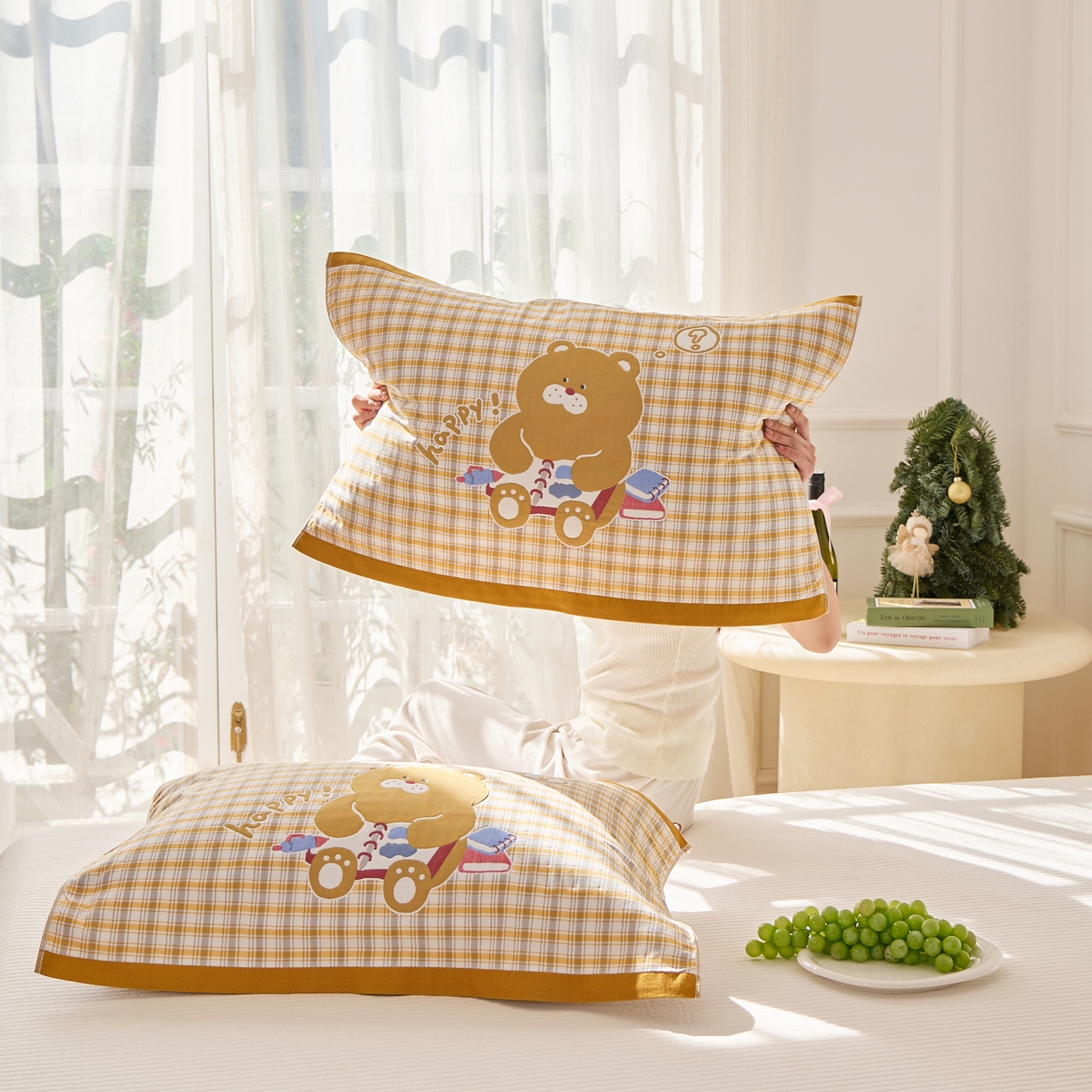 91家纺网 家纺一手货源 找家纺 沐瑟家纺 2025新款卡通格子纯棉八层枕巾（含质检报告） 小黄熊