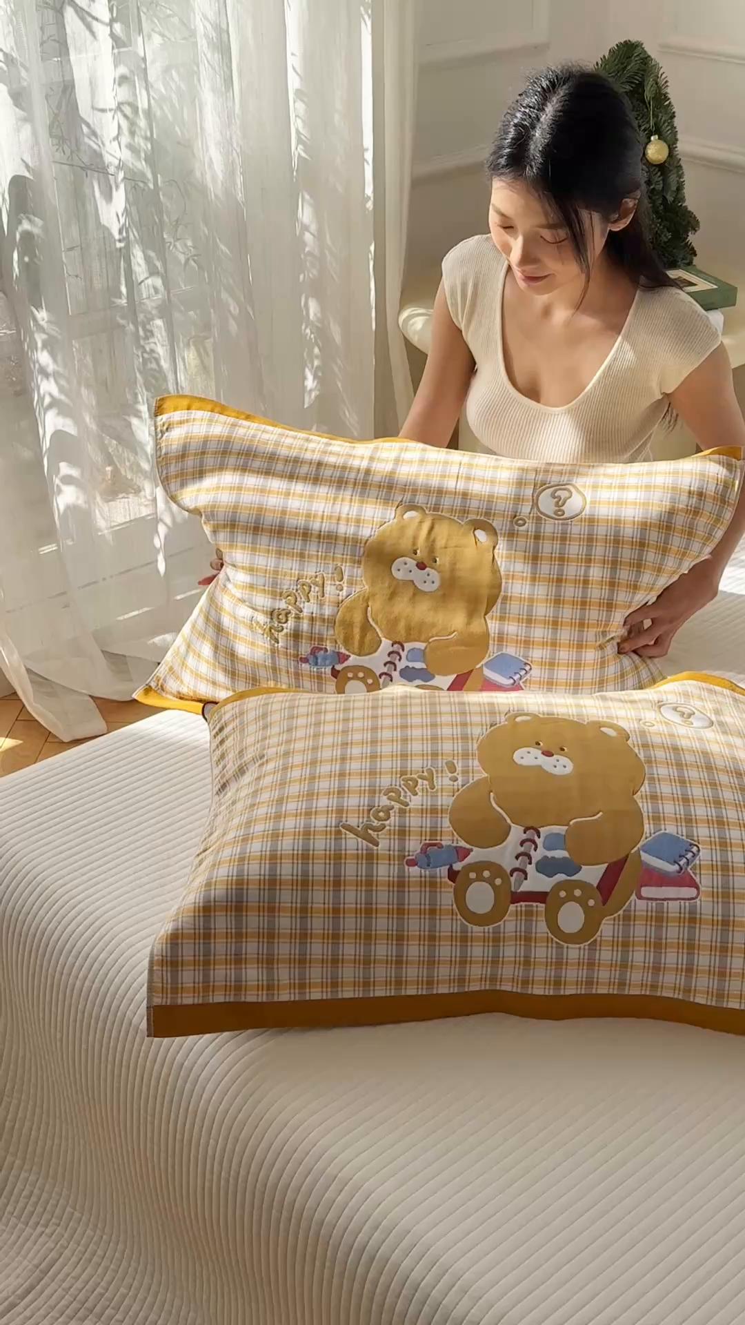 91家纺网 家纺一手货源 找家纺 沐瑟家纺 2025新款卡通格子纯棉八层枕巾（含质检报告） 小黄熊