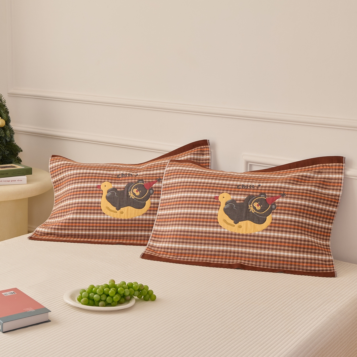 91家纺网 家纺一手货源 找家纺 沐瑟家纺 2025新款卡通格子纯棉八层枕巾（含质检报告） 小鸭熊