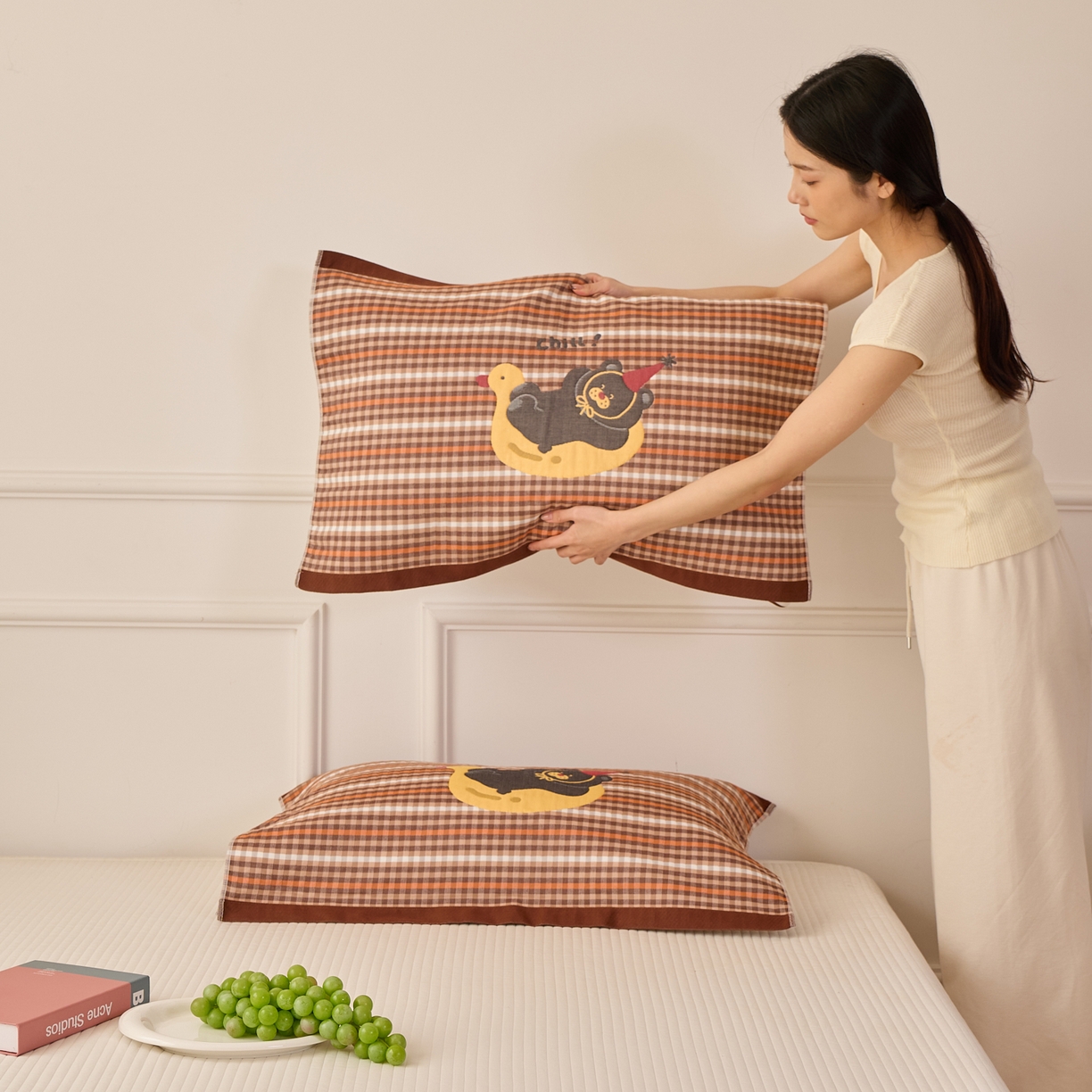 91家纺网 家纺一手货源 找家纺 沐瑟家纺 2025新款卡通格子纯棉八层枕巾（含质检报告） 小鸭熊