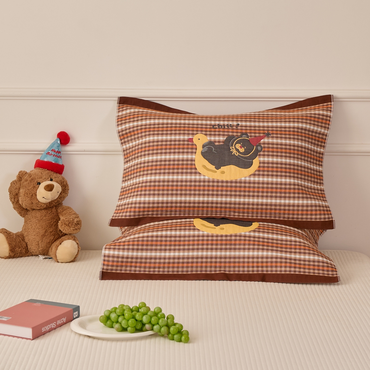 91家纺网 家纺一手货源 找家纺 沐瑟家纺 2025新款卡通格子纯棉八层枕巾（含质检报告） 小鸭熊