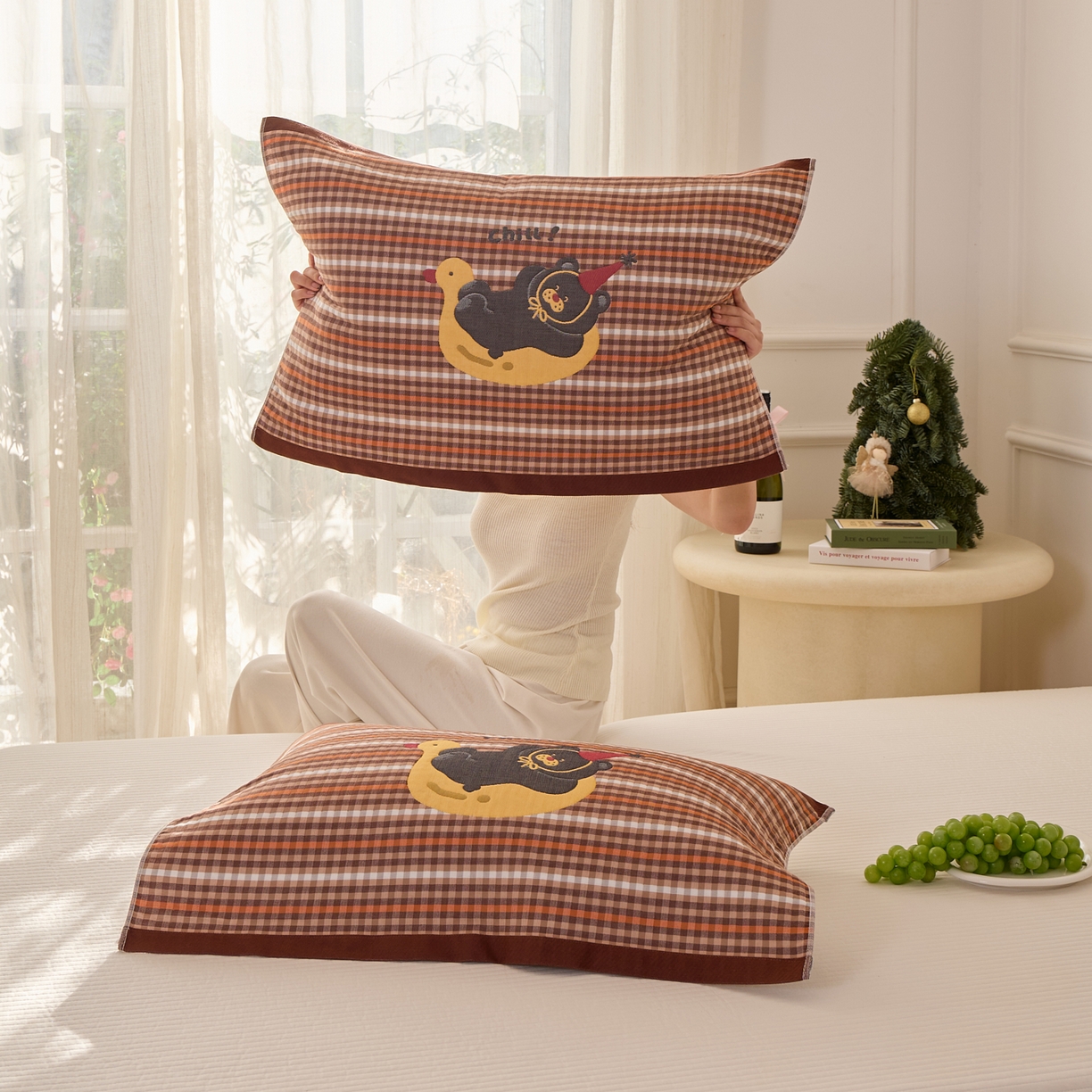 91家纺网 家纺一手货源 找家纺 沐瑟家纺 2025新款卡通格子纯棉八层枕巾（含质检报告） 小鸭熊