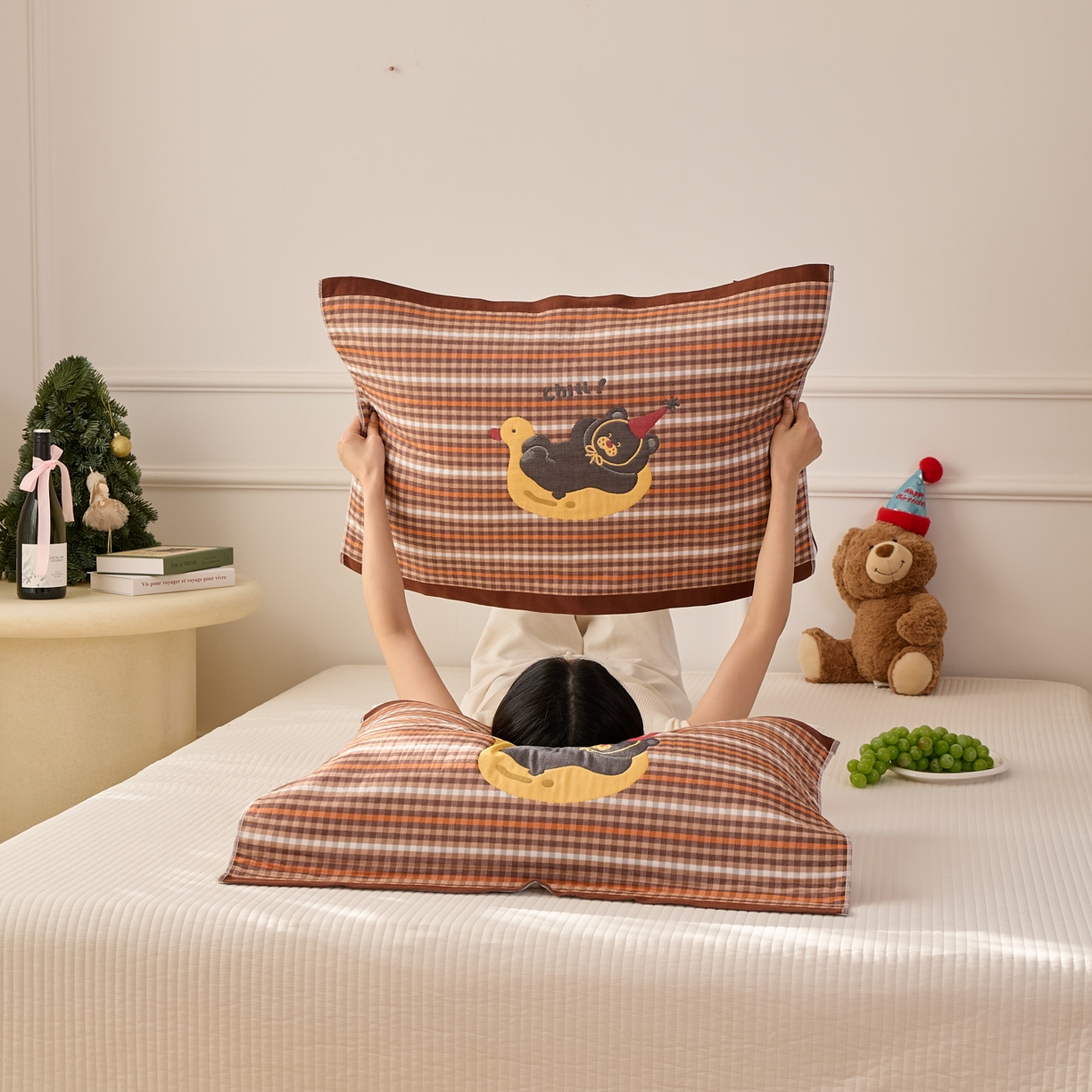 91家纺网 家纺一手货源 找家纺 沐瑟家纺 2025新款卡通格子纯棉八层枕巾（含质检报告） 小鸭熊