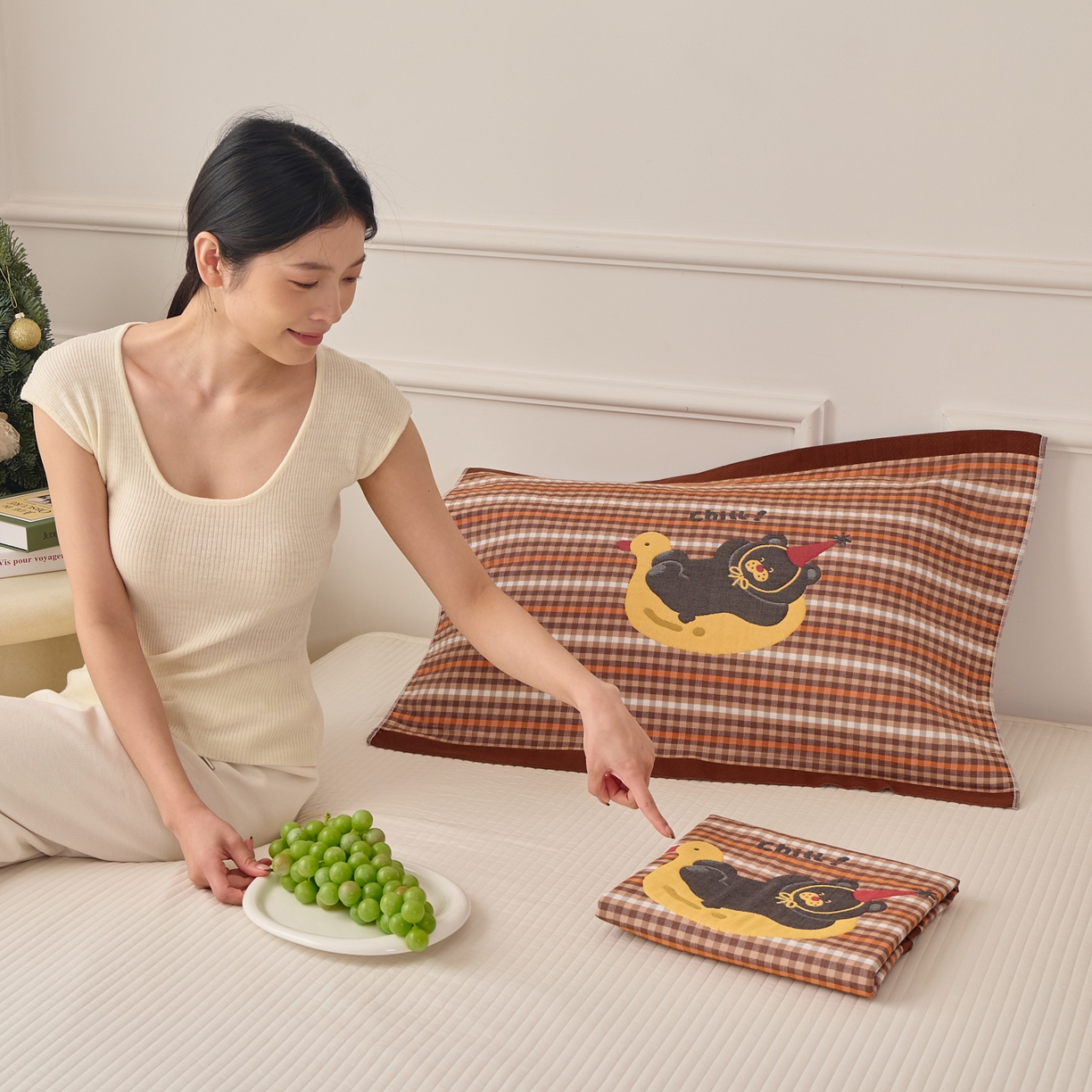 91家纺网 家纺一手货源 找家纺 沐瑟家纺 2025新款卡通格子纯棉八层枕巾（含质检报告） 小鸭熊