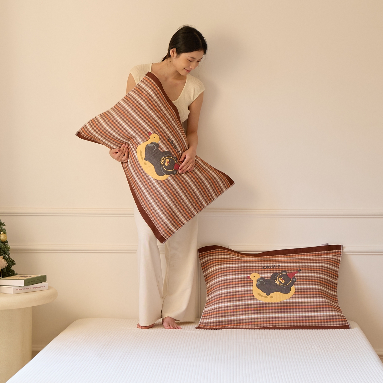 91家纺网 家纺一手货源 找家纺 沐瑟家纺 2025新款卡通格子纯棉八层枕巾（含质检报告） 小鸭熊