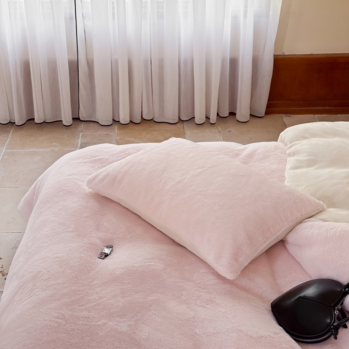 91家纺网 家纺一手货源 找家纺 （总）ONE TWO ONE 121 2025秋冬新款纯色双拼兔毛绒牛奶绒床上用品被套床单枕套四件套被子床垫褥子被芯毛毯 （会员：-10元）