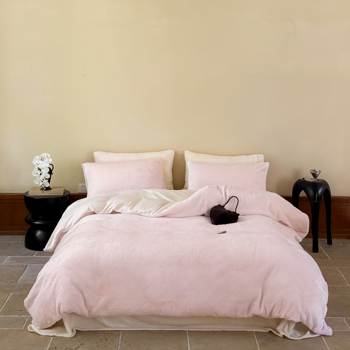 91家纺网 家纺一手货源 找家纺 ONE TWO ONE 121 2025秋冬新款纯色双拼兔毛绒牛奶绒床上用品被套床单枕套四件套被子床垫褥子被芯毛毯 （会员：-10元） 安娜-粉昔