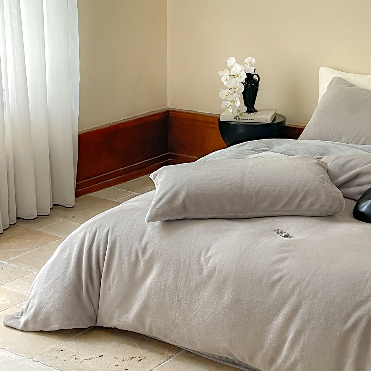 91家纺网 家纺一手货源 找家纺 ONE TWO ONE 121 2025秋冬新款纯色双拼兔毛绒牛奶绒床上用品被套床单枕套四件套被子床垫褥子被芯毛毯 （会员：-10元） 安娜-灰咖