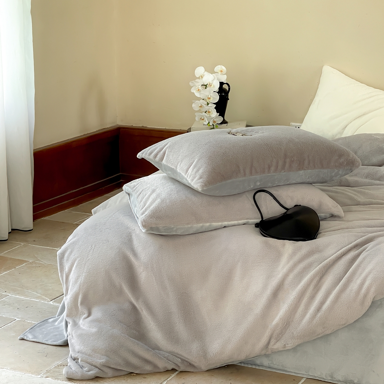 91家纺网 家纺一手货源 找家纺 ONE TWO ONE 121 2025秋冬新款纯色双拼兔毛绒牛奶绒床上用品被套床单枕套四件套被子床垫褥子被芯毛毯 （会员：-10元） 安娜-灰咖