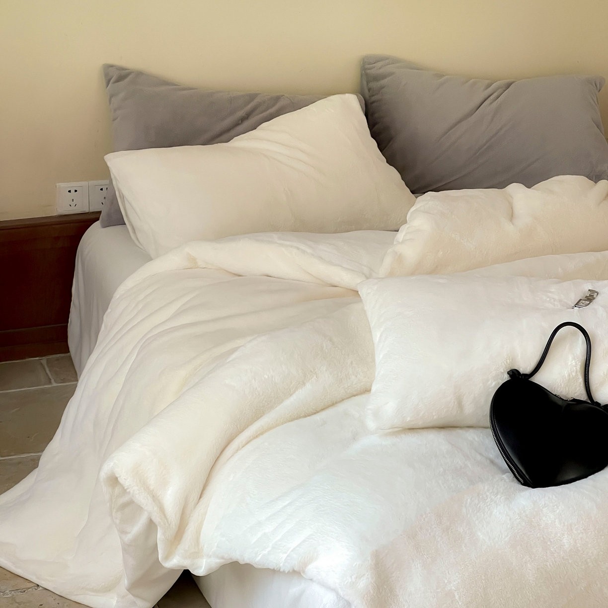 ONE TWO ONE 121 2025秋冬新款纯色双拼兔毛绒牛奶绒床上用品被套床单枕套四件套被子床垫褥子被芯毛毯 （会员：-10元） 安娜-雪白