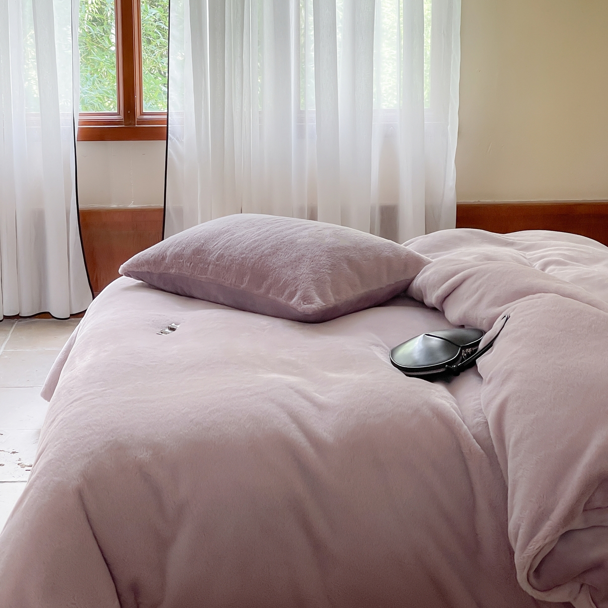 91家纺网 家纺一手货源 找家纺 ONE TWO ONE 121 2025秋冬新款纯色双拼兔毛绒牛奶绒床上用品被套床单枕套四件套被子床垫褥子被芯毛毯 （会员：-10元） 安娜-云紫