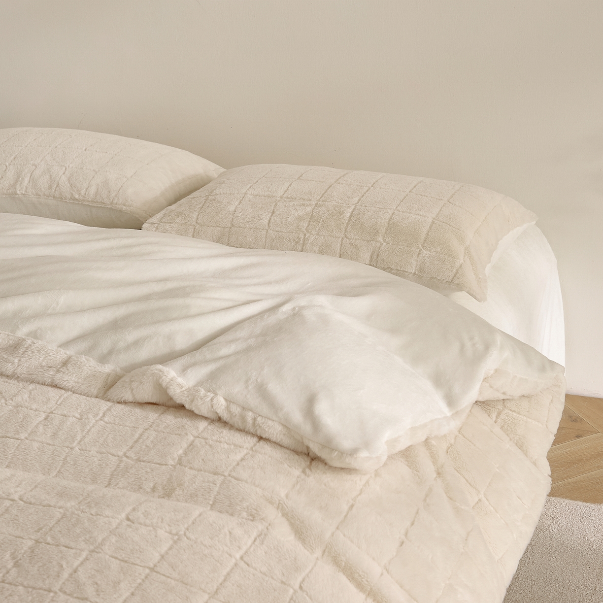 91家纺网 家纺一手货源 找家纺 （总）ONE TWO ONE 121 2025秋冬新款纯色双拼兔毛绒牛奶绒床上用品被套床单枕套四件套被子床垫褥子被芯毛毯 （会员：-10元）