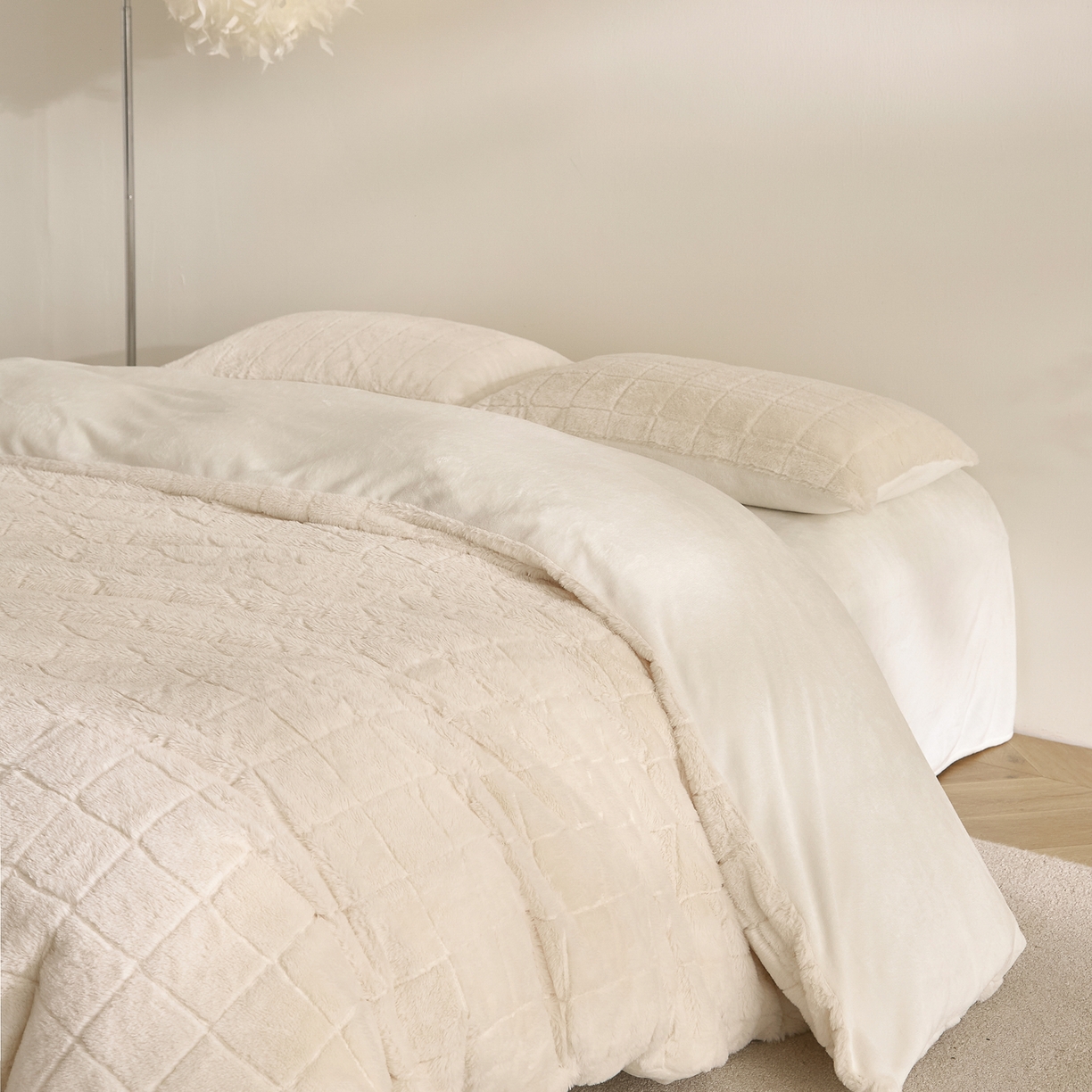 91家纺网 家纺一手货源 找家纺 （总）ONE TWO ONE 121 2025秋冬新款纯色双拼兔毛绒牛奶绒床上用品被套床单枕套四件套被子床垫褥子被芯毛毯 （会员：-10元）