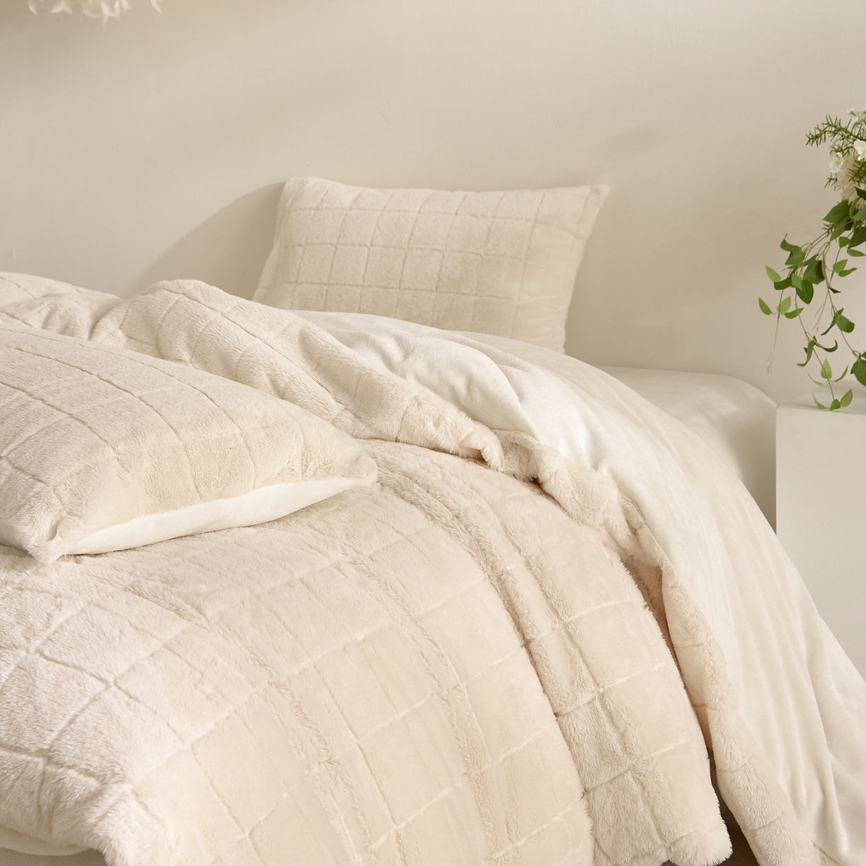 91家纺网 家纺一手货源 找家纺 （总）ONE TWO ONE 121 2025秋冬新款纯色双拼兔毛绒牛奶绒床上用品被套床单枕套四件套被子床垫褥子被芯毛毯 （会员：-10元）