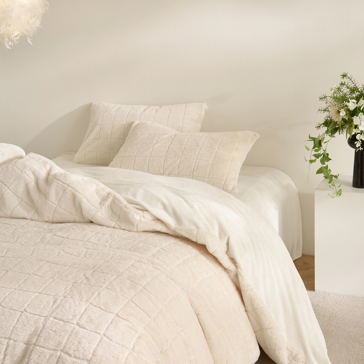 91家纺网 家纺一手货源 找家纺 （总）ONE TWO ONE 121 2025秋冬新款纯色双拼兔毛绒牛奶绒床上用品被套床单枕套四件套被子床垫褥子被芯毛毯 （会员：-10元）