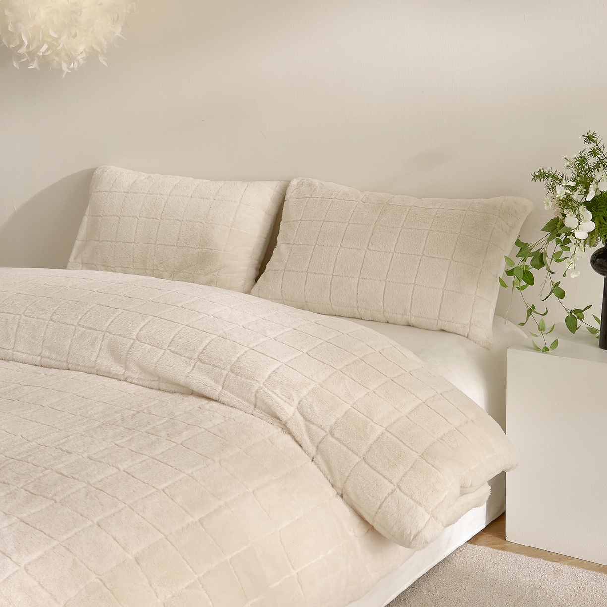 91家纺网 家纺一手货源 找家纺 （总）ONE TWO ONE 121 2025秋冬新款纯色双拼兔毛绒牛奶绒床上用品被套床单枕套四件套被子床垫褥子被芯毛毯 （会员：-10元）