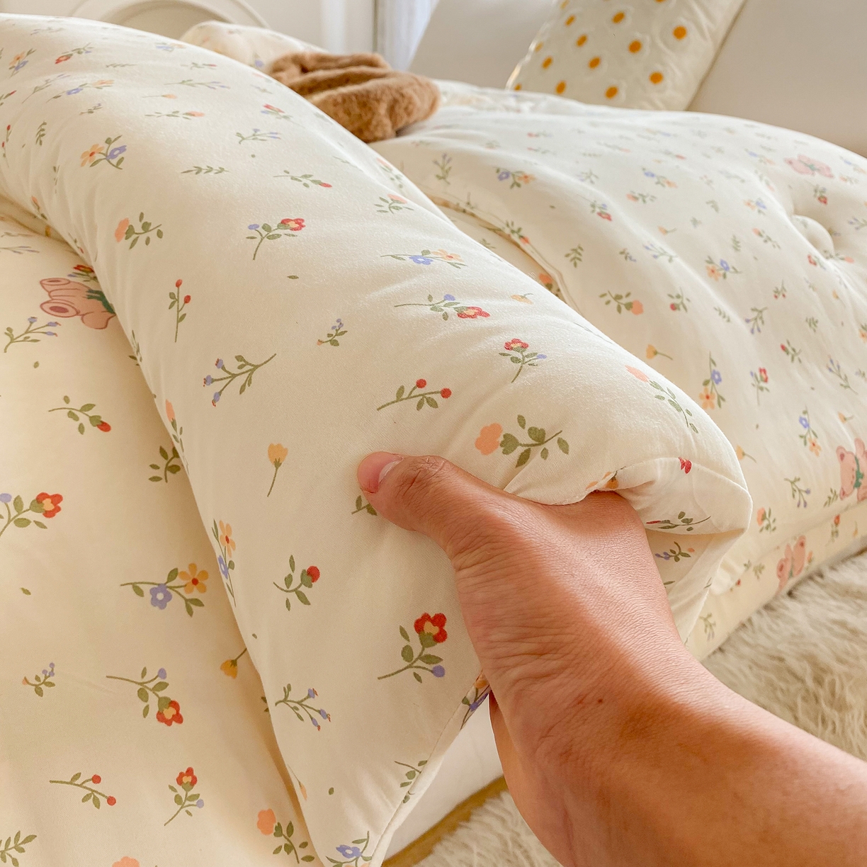 91家纺网 家纺一手货源 找家纺 小叮当家纺仓储工厂店 2025新款母婴级宝宝被子豆豆绒牛奶针织棉被子儿童被子豆豆被大豆被春秋被秋冬被 花间小熊