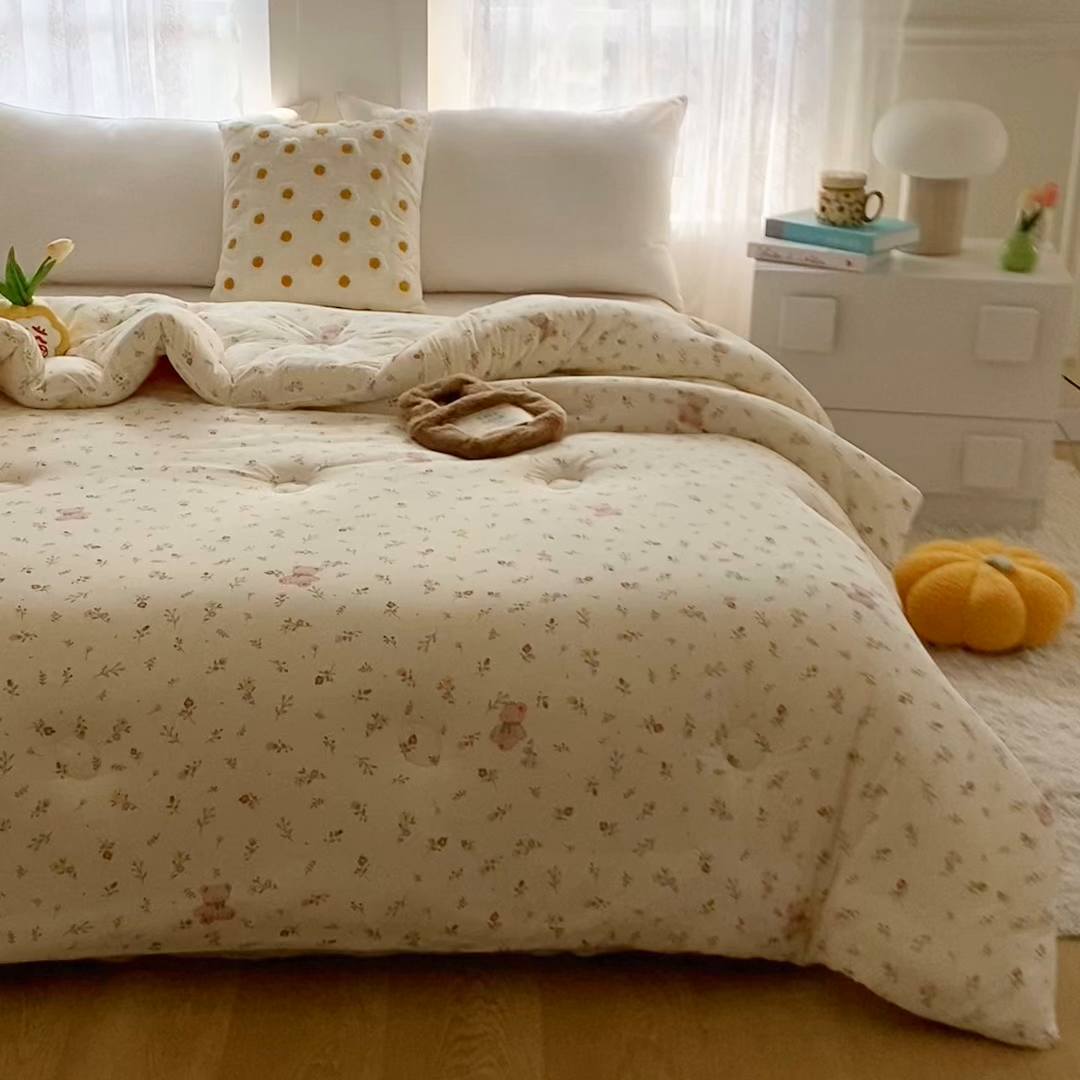 91家纺网 家纺一手货源 找家纺 小叮当家纺仓储工厂店 2025新款母婴级宝宝被子豆豆绒牛奶针织棉被子儿童被子豆豆被大豆被春秋被秋冬被 花间小熊