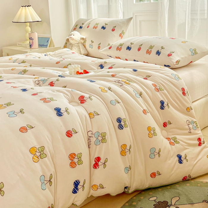 91家纺网 家纺一手货源 找家纺 小叮当家纺仓储工厂店 2025新款母婴级宝宝被子豆豆绒牛奶针织棉被子儿童被子豆豆被大豆被春秋被秋冬被 樱桃画