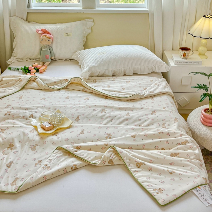 91家纺网 家纺一手货源 找家纺 小叮当家纺仓储工厂店 2025新款母婴级宝宝被子豆豆绒牛奶针织棉被子儿童被子豆豆被大豆被春秋被秋冬被 牛奶针织被-熊兔恋记