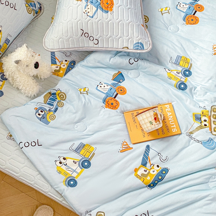 91家纺网 家纺一手货源 找家纺 小叮当家纺仓储工厂店 2025新款母婴级宝宝被子豆豆绒牛奶针织棉被子儿童被子豆豆被大豆被春秋被秋冬被 牛奶针织被-工程车