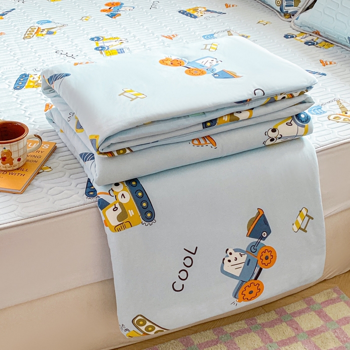 91家纺网 家纺一手货源 找家纺 小叮当家纺仓储工厂店 2025新款母婴级宝宝被子豆豆绒牛奶针织棉被子儿童被子豆豆被大豆被春秋被秋冬被 牛奶针织被-工程车