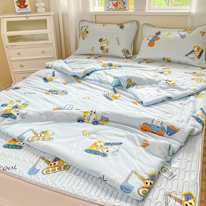 91家纺网 家纺一手货源 找家纺 小叮当家纺仓储工厂店 2025新款母婴级宝宝被子豆豆绒牛奶针织棉被子儿童被子豆豆被大豆被春秋被秋冬被 牛奶针织被-工程车