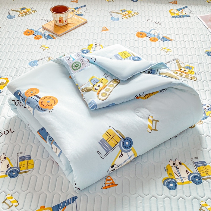 91家纺网 家纺一手货源 找家纺 小叮当家纺仓储工厂店 2025新款母婴级宝宝被子豆豆绒牛奶针织棉被子儿童被子豆豆被大豆被春秋被秋冬被 牛奶针织被-工程车