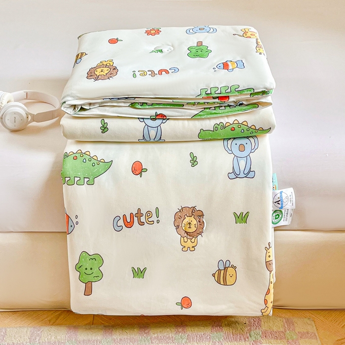 91家纺网 家纺一手货源 找家纺 小叮当家纺仓储工厂店 2025新款母婴级宝宝被子豆豆绒牛奶针织棉被子儿童被子豆豆被大豆被春秋被秋冬被 牛奶针织被-狮子派对