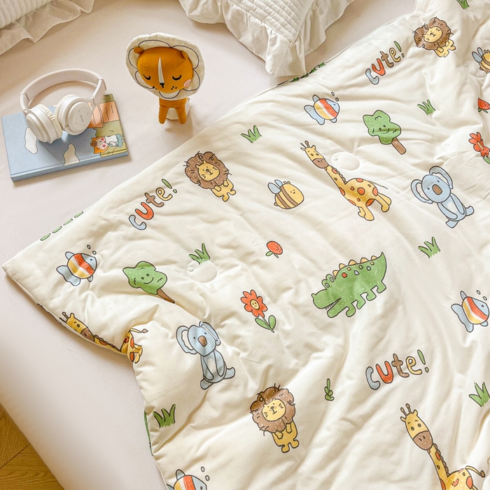 91家纺网 家纺一手货源 找家纺 小叮当家纺仓储工厂店 2025新款母婴级宝宝被子豆豆绒牛奶针织棉被子儿童被子豆豆被大豆被春秋被秋冬被 牛奶针织被-狮子派对