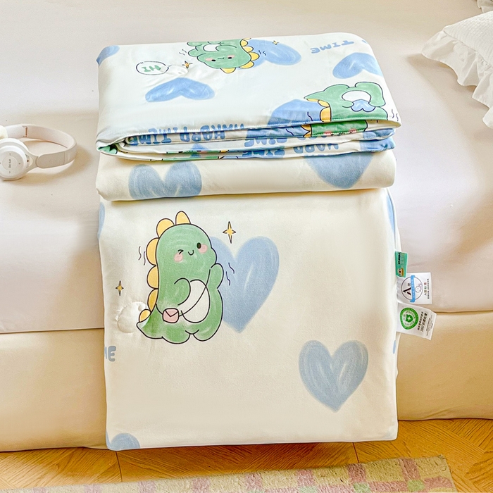 91家纺网 家纺一手货源 找家纺 小叮当家纺仓储工厂店 2025新款母婴级宝宝被子豆豆绒牛奶针织棉被子儿童被子豆豆被大豆被春秋被秋冬被 牛奶针织被-幸运独角龙