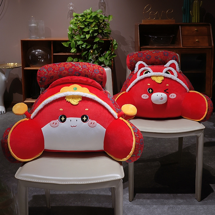 91家纺网 家纺一手货源 找家纺 （总）仟亿莱 2025新款醒狮小马驹三层纱拥抱式腰靠