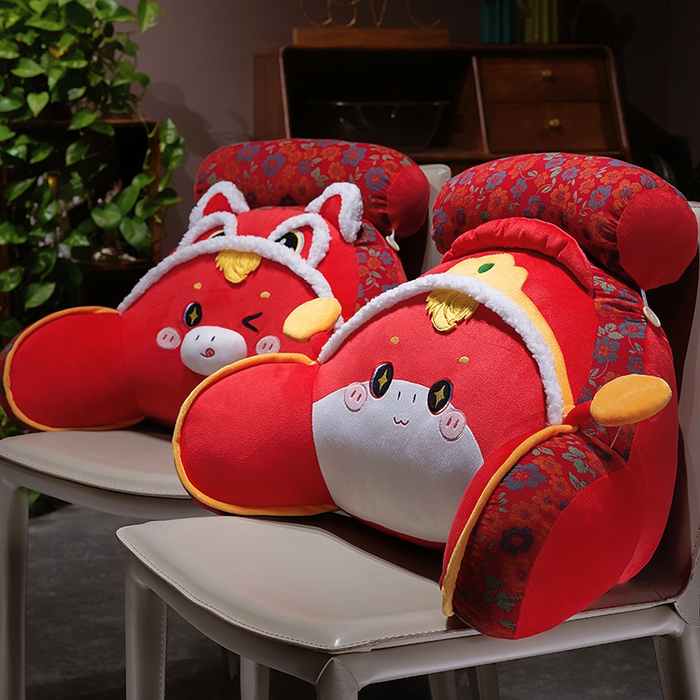 91家纺网 家纺一手货源 找家纺 （总）仟亿莱 2025新款醒狮小马驹三层纱拥抱式腰靠