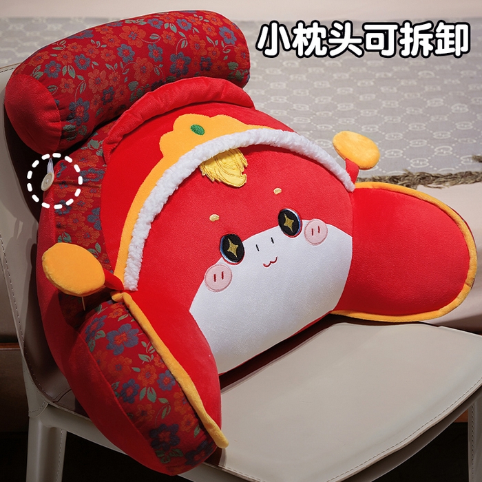 91家纺网 家纺一手货源 找家纺 仟亿莱 2025新款醒狮小马驹三层纱拥抱式腰靠 拥抱财神福马