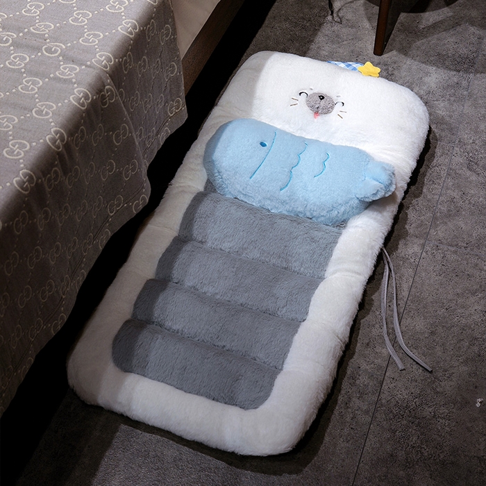 91家纺网 家纺一手货源 找家纺 仟亿莱 2025新款萌萌海豹护腰连体坐垫 连体笑眼海豹