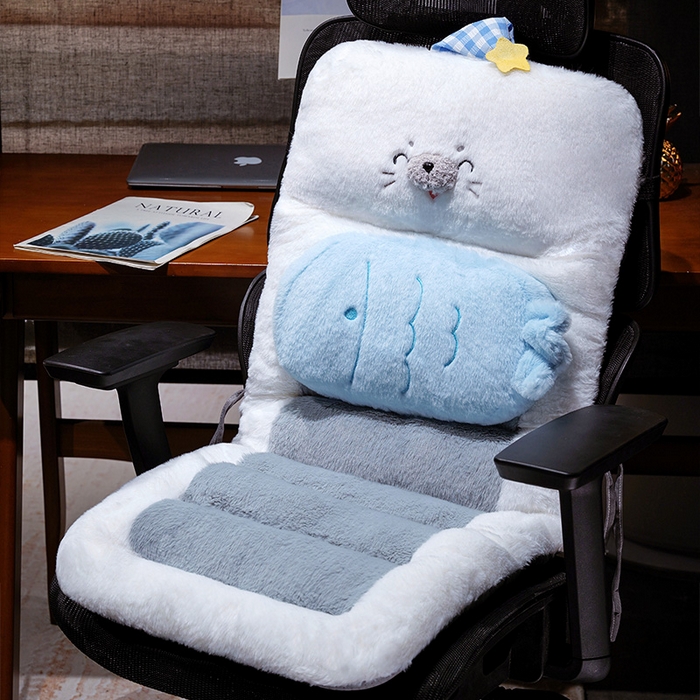 91家纺网 家纺一手货源 找家纺 仟亿莱 2025新款萌萌海豹护腰连体坐垫 连体笑眼海豹