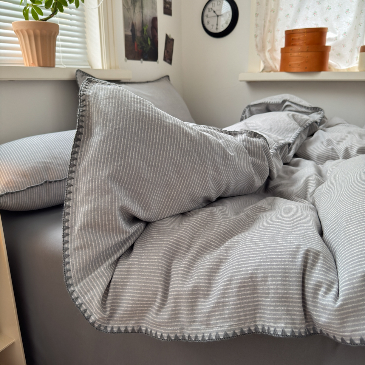 91家纺网 家纺一手货源 找家纺 小叮当家纺仓储工厂店 (买家秀 爆款花型 不断货)2025秋冬新款全棉纯棉加厚磨毛贝壳边工艺款四件套 森系灰