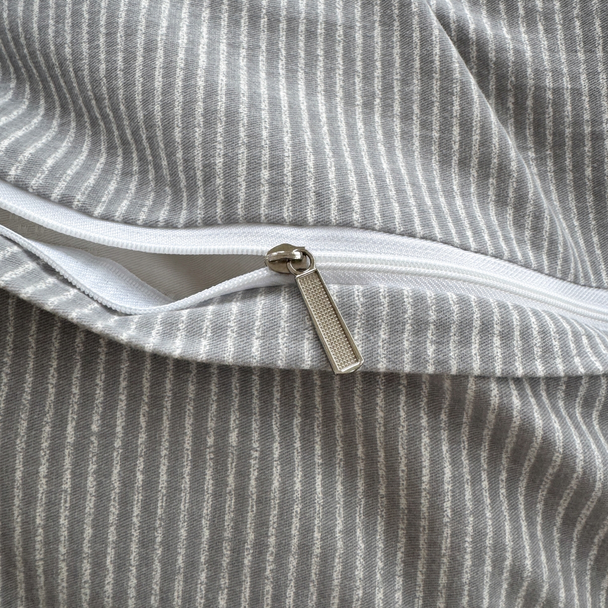 91家纺网 家纺一手货源 找家纺 小叮当家纺仓储工厂店 (买家秀 爆款花型 不断货)2025秋冬新款全棉纯棉加厚磨毛贝壳边工艺款四件套 森系灰