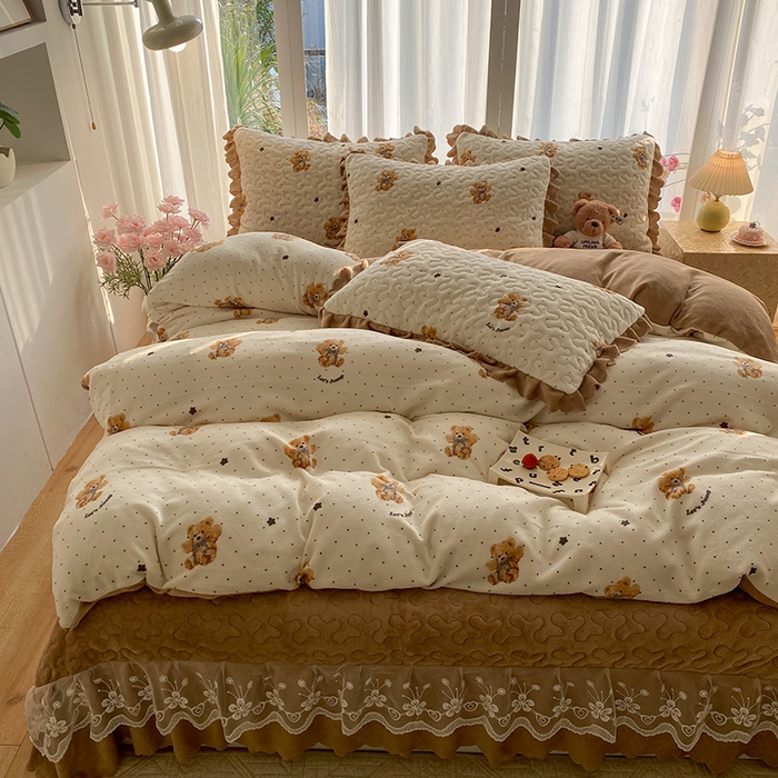 钰锦珀家纺 2025新款高克重牛奶绒蕾丝双层花边床盖四件套床盖三件套 星空熊仔