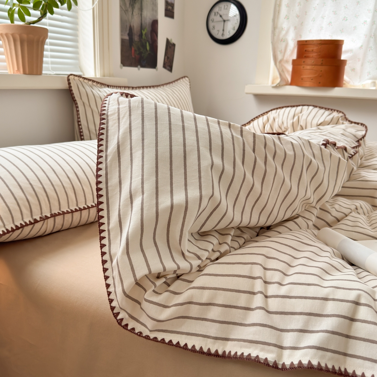 91家纺网 家纺一手货源 找家纺 小叮当家纺仓储工厂店 (买家秀 爆款花型 不断货)2025秋冬新款全棉纯棉加厚磨毛贝壳边工艺款四件套 星辰咖