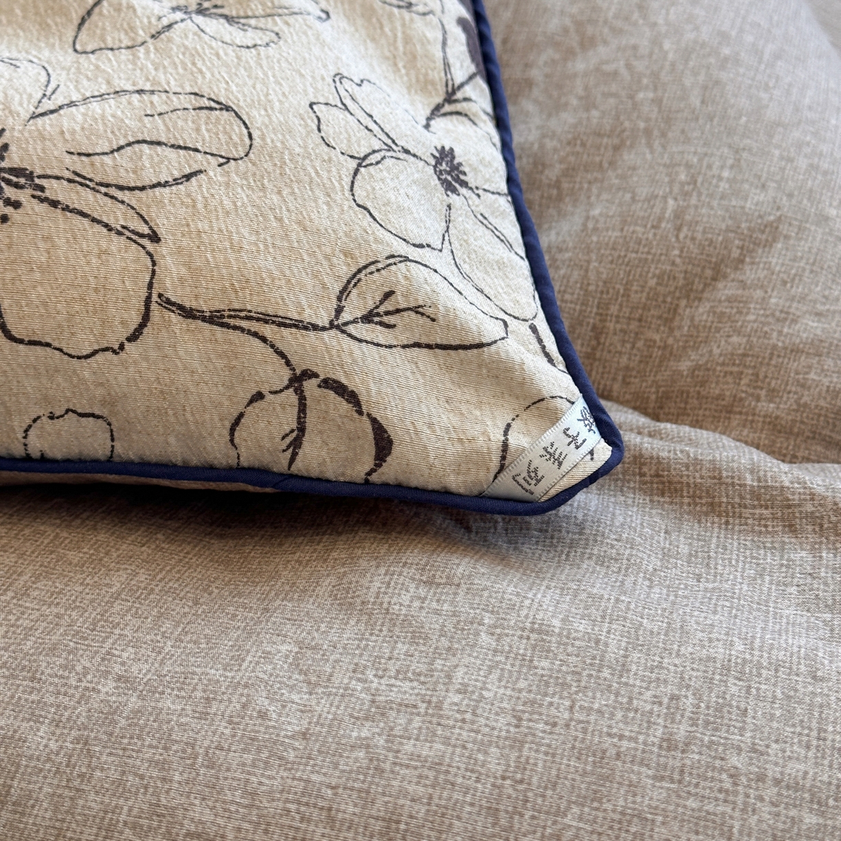 91家纺网 家纺一手货源 找家纺 尊妙被业 2025新款复古双层纱大豆被冬被被子被芯 织意