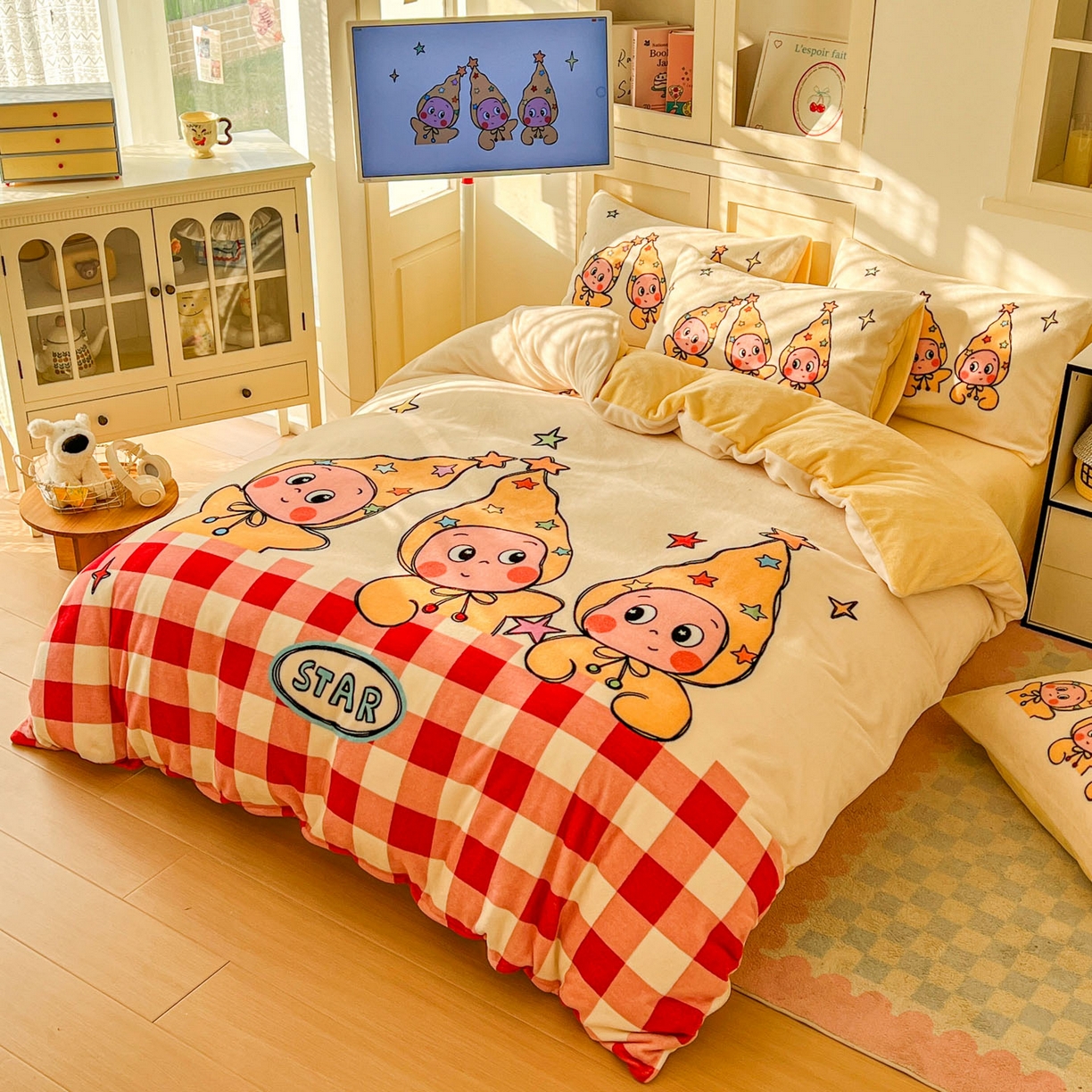 91家纺网 家纺一手货源 找家纺 （总）浩诚 2025新款高克重牛奶绒大版卡通四件套系列