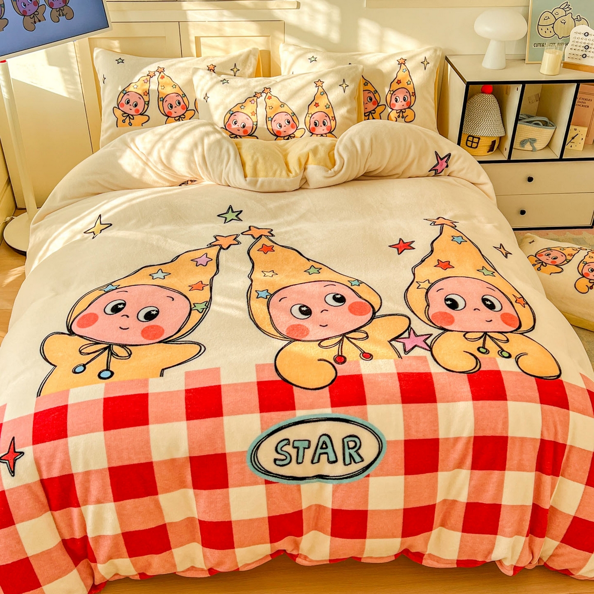 91家纺网 家纺一手货源 找家纺 （总）浩诚 2025新款高克重牛奶绒大版卡通四件套系列