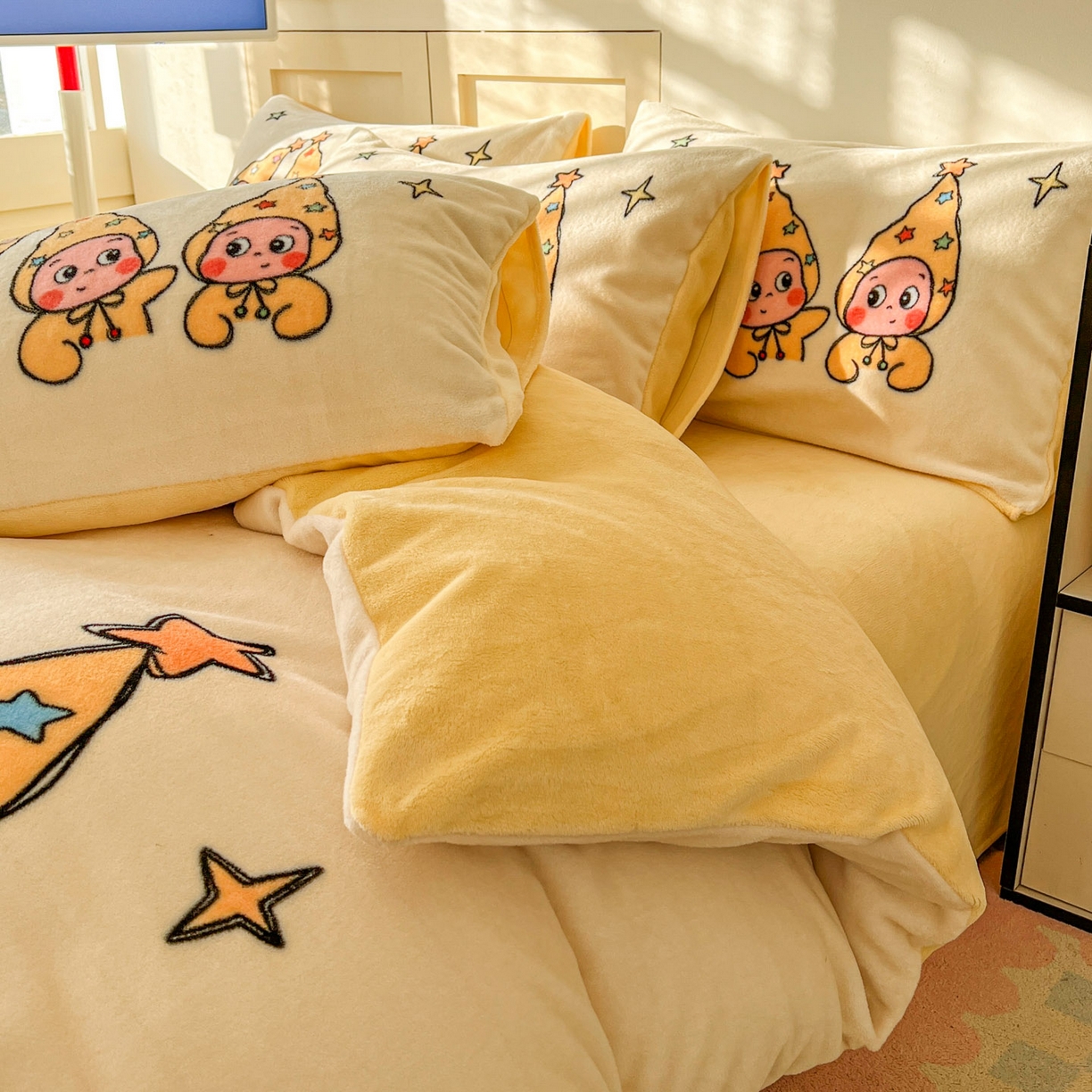 91家纺网 家纺一手货源 找家纺 （总）浩诚 2025新款高克重牛奶绒大版卡通四件套系列