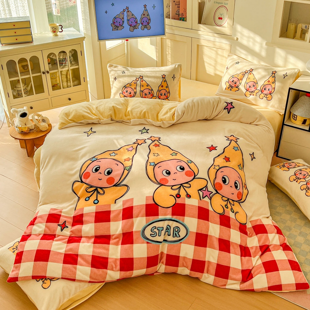 91家纺网 家纺一手货源 找家纺 （总）浩诚 2025新款高克重牛奶绒大版卡通四件套系列