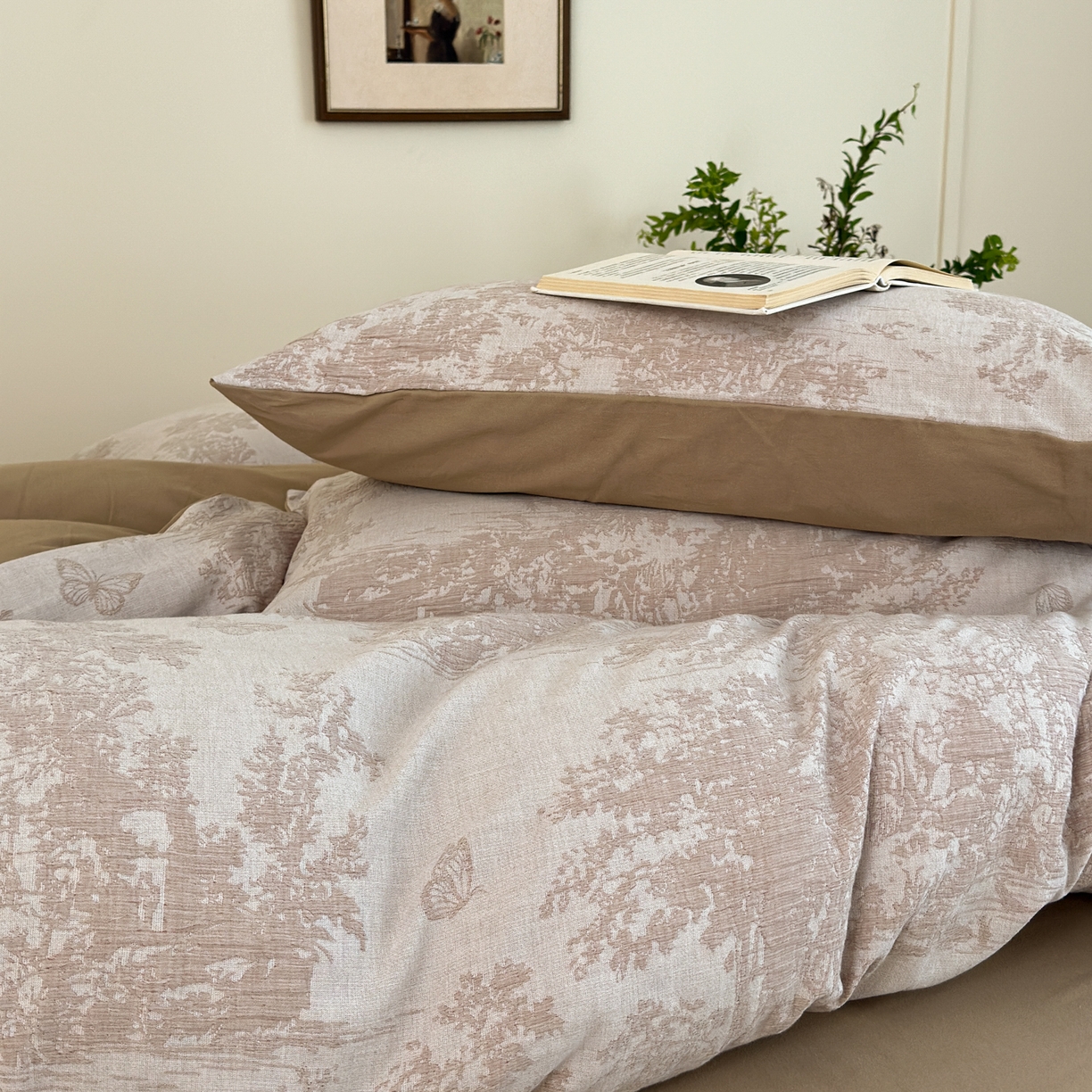 91家纺网 家纺一手货源 找家纺 小叮当家纺仓储工厂店 (买家秀 爆款花型 不断货)2025新款A类全棉纯棉加厚磨毛双层纱色织提花四件套 蝶舞驼