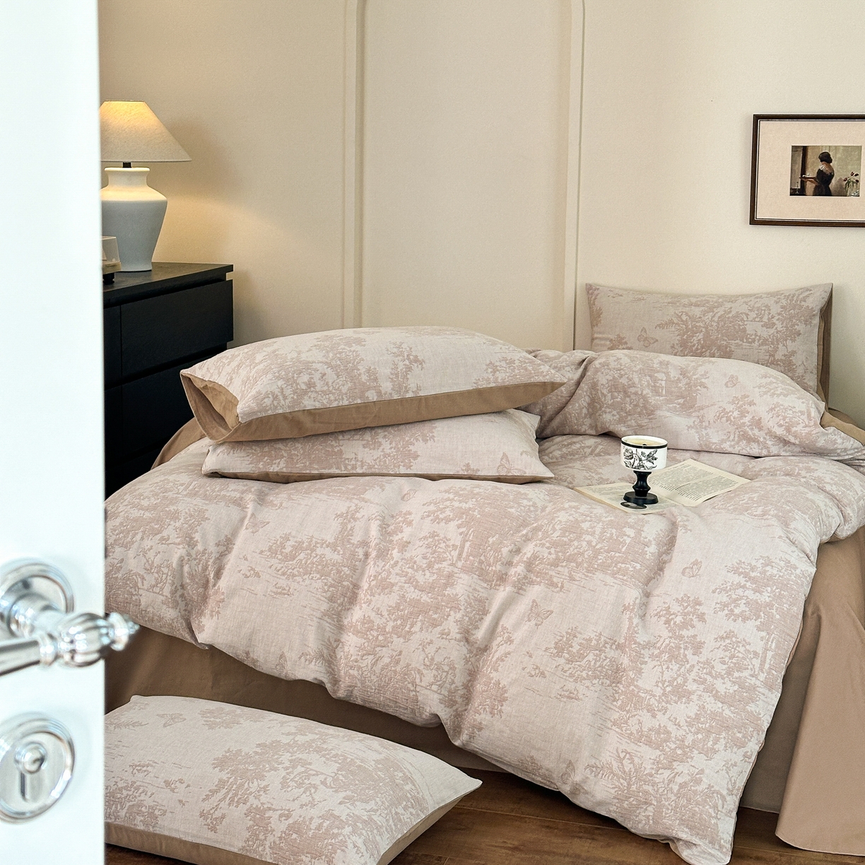 91家纺网 家纺一手货源 找家纺 小叮当家纺仓储工厂店 (买家秀 爆款花型 不断货)2025新款A类全棉纯棉加厚磨毛双层纱色织提花四件套 蝶舞驼